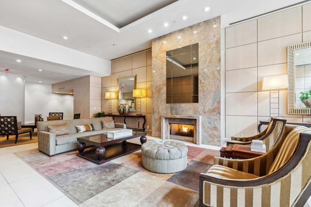 1 Miranova Place, 2030 2030, Columbus, OH 43215