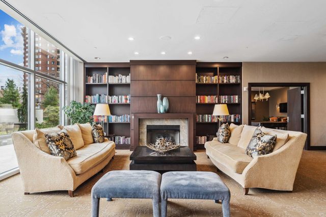 1 Miranova Place, 2030 2030, Columbus, OH 43215