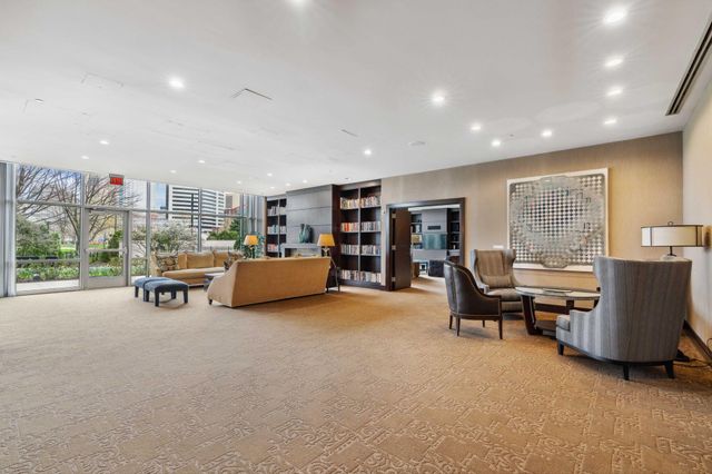 1 Miranova Place, 2030 2030, Columbus, OH 43215