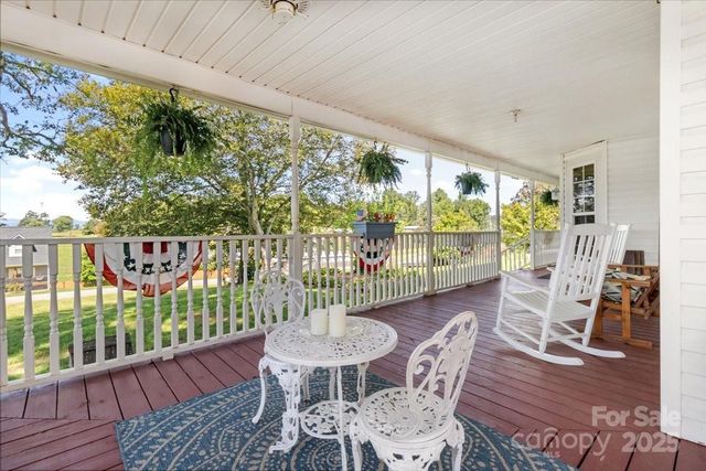 201 Murphy Hill Road, Weaverville, NC 28787