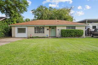 2124 5th Avenue N, Texas City, TX 77590