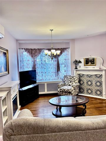 352 Marshall Ave, Marshall Shadeland, PA 15214