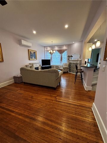 352 Marshall Ave, Marshall Shadeland, PA 15214