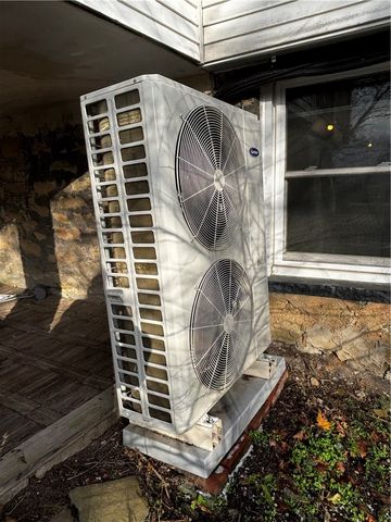 352 Marshall Ave, Marshall Shadeland, PA 15214