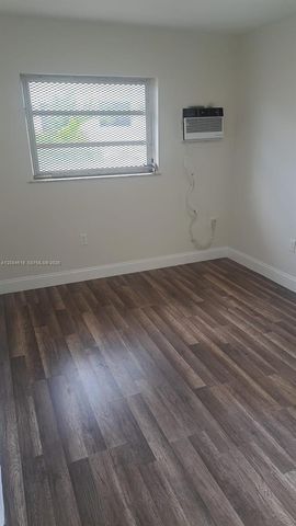 2457 NW 35th St B, Miami, FL 33142