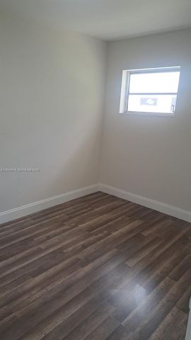 2457 NW 35th St B, Miami, FL 33142