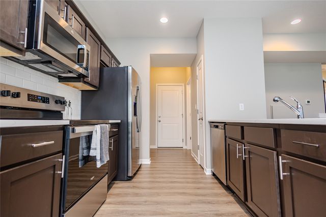 7000 Lake Ridge Avenue 4, Des Moines, IA 50320