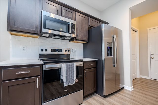 7000 Lake Ridge Avenue 4, Des Moines, IA 50320