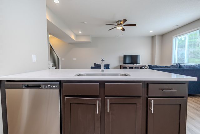 7000 Lake Ridge Avenue 4, Des Moines, IA 50320