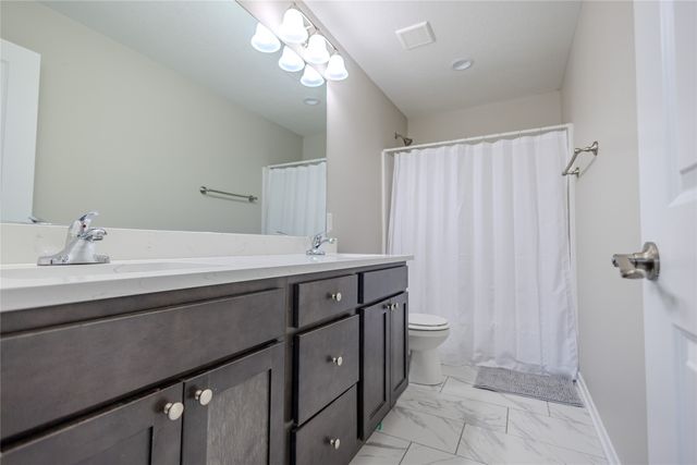 7000 Lake Ridge Avenue 4, Des Moines, IA 50320