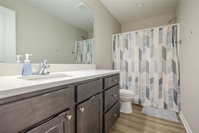 7000 Lake Ridge Avenue 4, Des Moines, IA 50320