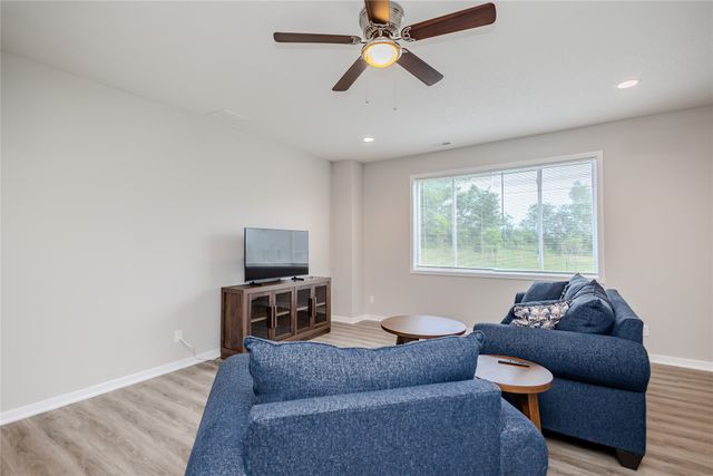 7000 Lake Ridge Avenue 4, Des Moines, IA 50320