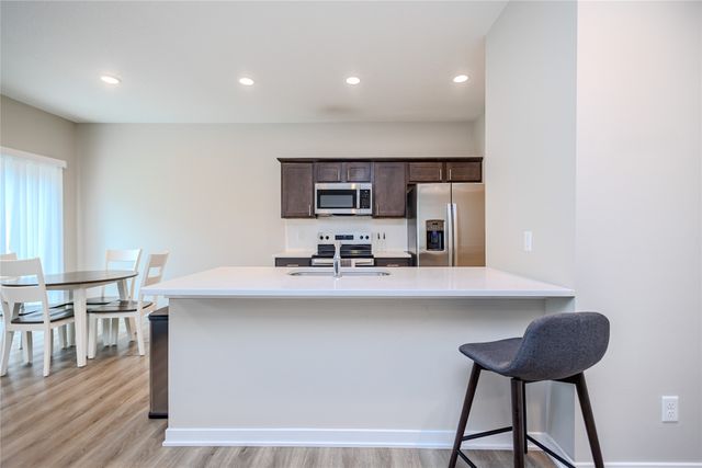 7000 Lake Ridge Avenue 4, Des Moines, IA 50320