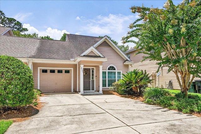 2704 Laurelwood Lane, Tallahassee, FL 32308