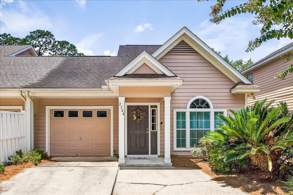 2704 Laurelwood Lane, Tallahassee, FL 32308