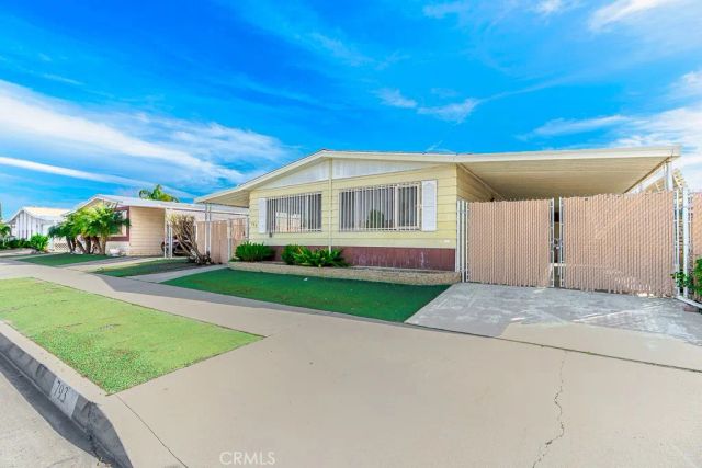 793 W Johnston, Hemet, CA 92543