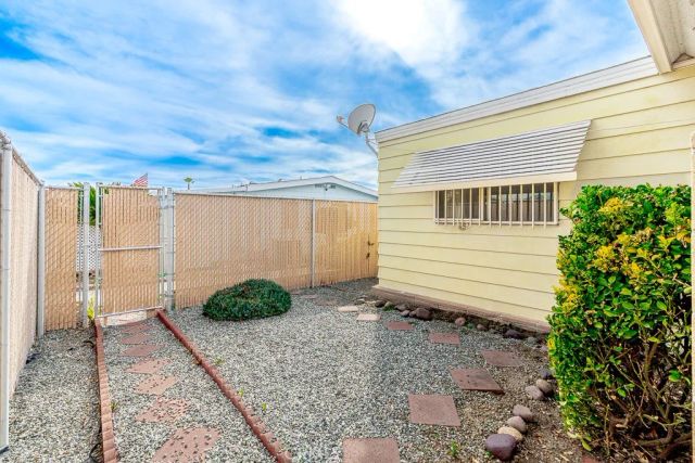 793 W Johnston, Hemet, CA 92543