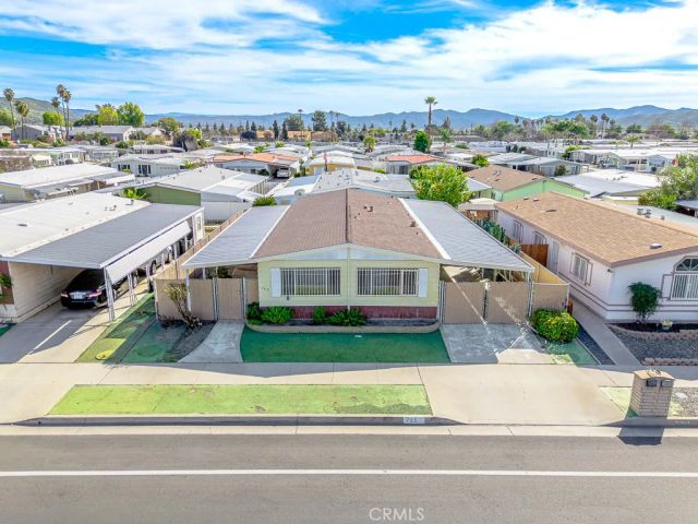 793 W Johnston, Hemet, CA 92543