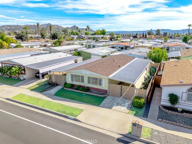 793 W Johnston, Hemet, CA 92543