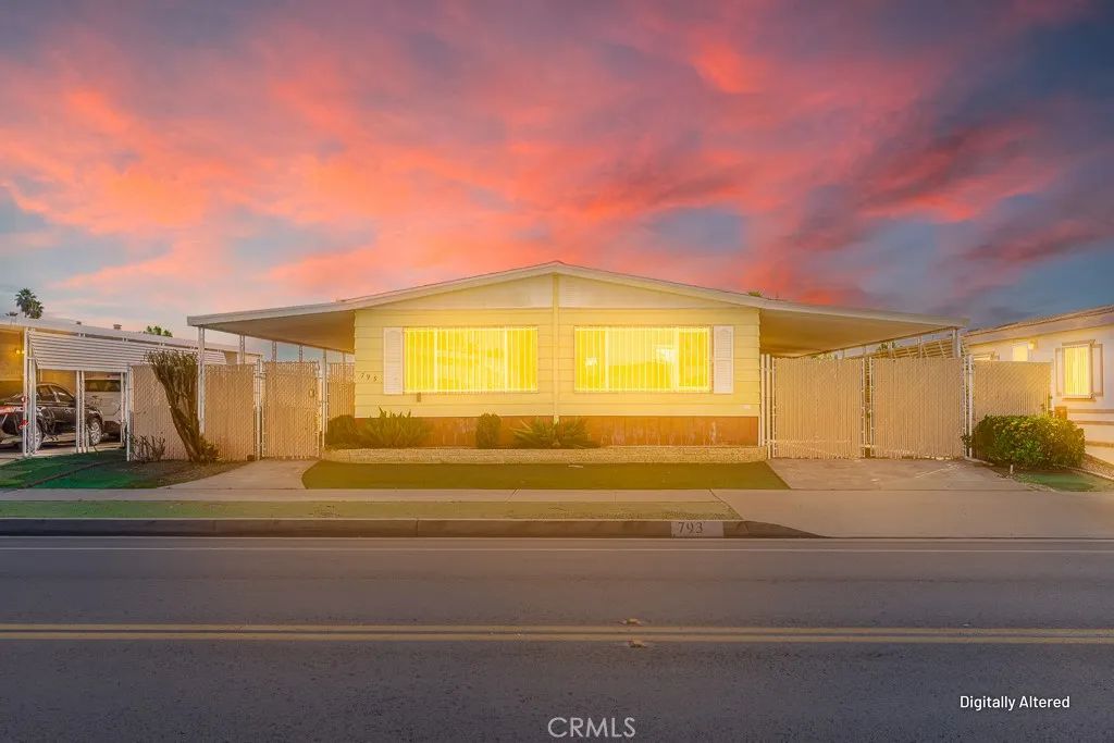 793 W Johnston, Hemet, CA 92543