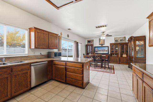 5028 W Robinson Avenue, Fresno, CA 93722