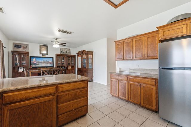 5028 W Robinson Avenue, Fresno, CA 93722