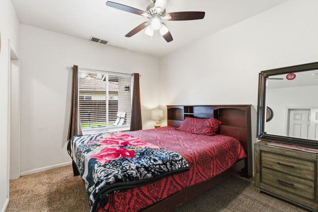 5028 W Robinson Avenue, Fresno, CA 93722