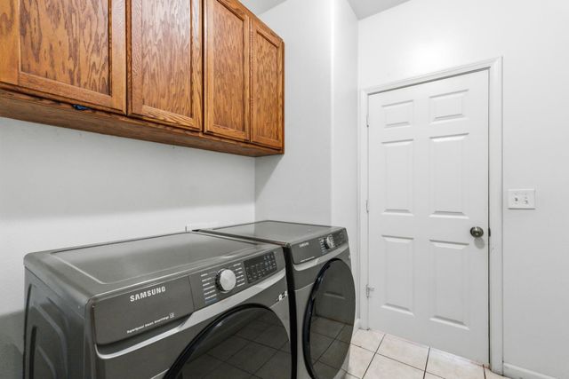 5028 W Robinson Avenue, Fresno, CA 93722