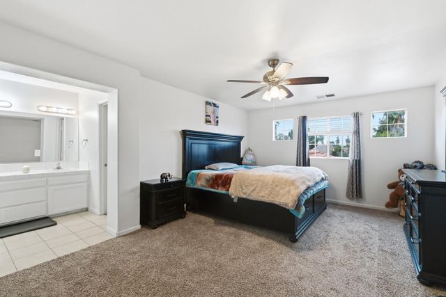 5028 W Robinson Avenue, Fresno, CA 93722