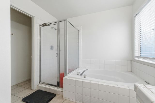 5028 W Robinson Avenue, Fresno, CA 93722