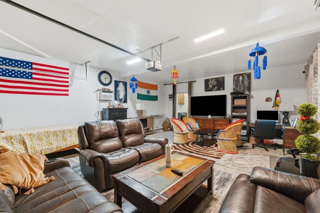 5028 W Robinson Avenue, Fresno, CA 93722