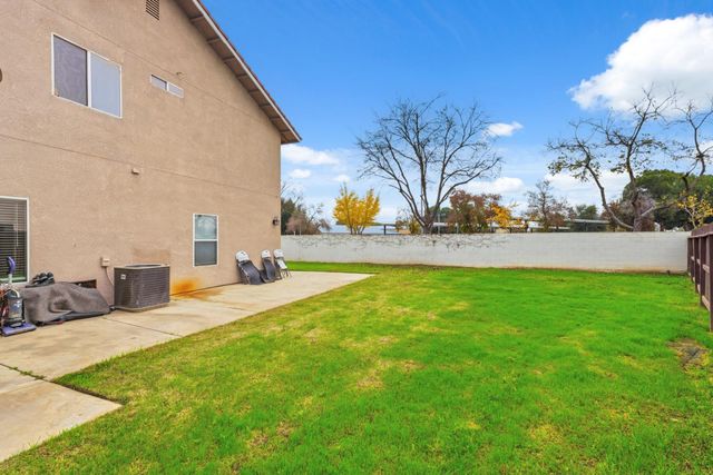 5028 W Robinson Avenue, Fresno, CA 93722