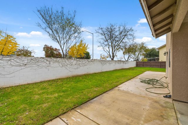 5028 W Robinson Avenue, Fresno, CA 93722