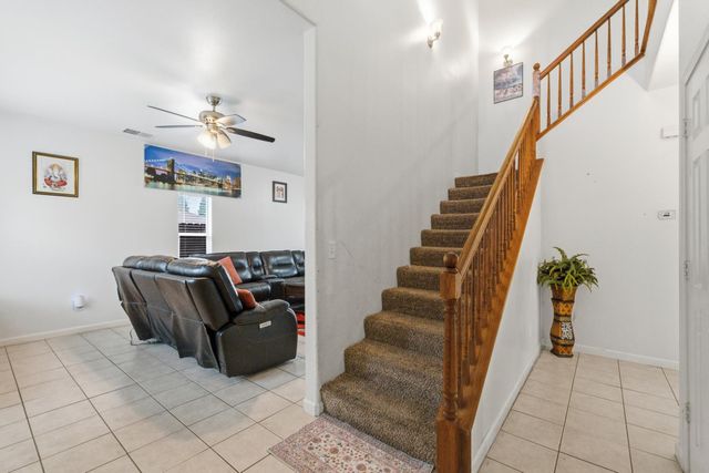 5028 W Robinson Avenue, Fresno, CA 93722