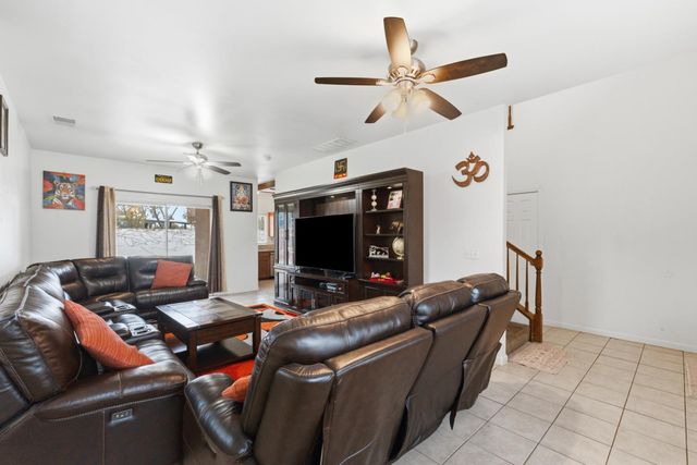 5028 W Robinson Avenue, Fresno, CA 93722