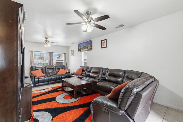 5028 W Robinson Avenue, Fresno, CA 93722