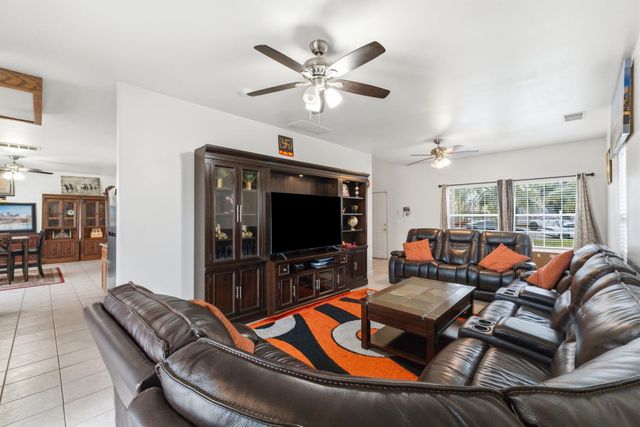 5028 W Robinson Avenue, Fresno, CA 93722