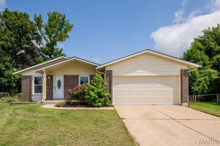 2894 Park New York Drive, Florissant, MO 63031