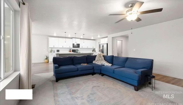 4065 E Eagle Ridge Dr, Nampa, ID 83686