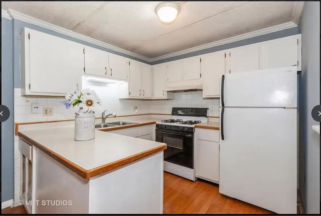 5S066 Pebblewood Lane B9, Naperville, IL 60563