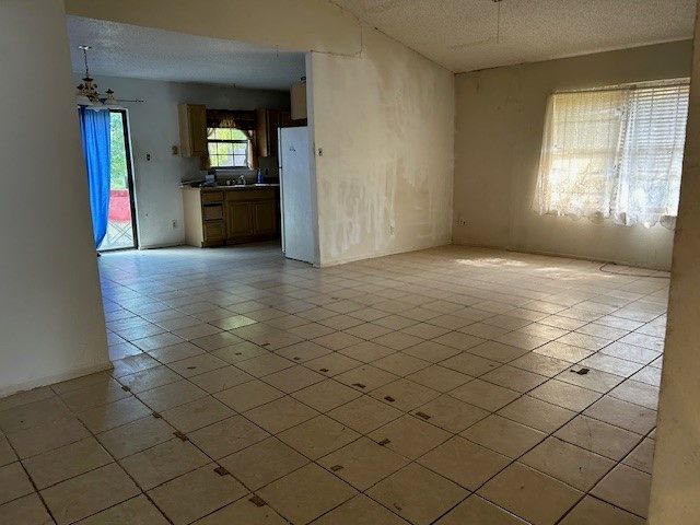 1727 W Doyle Street, Granbury, TX 76048