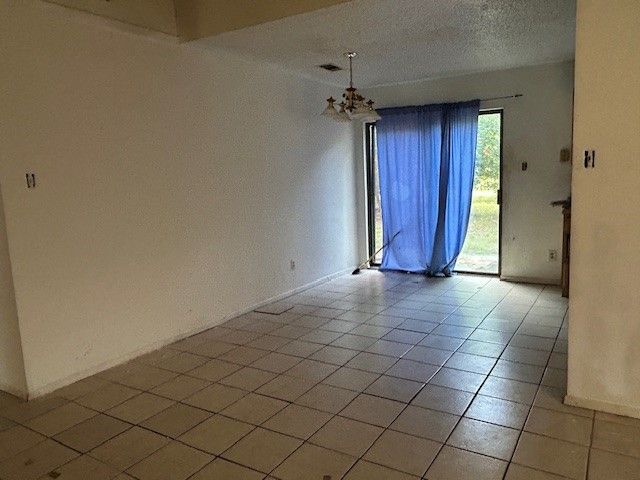 1727 W Doyle Street, Granbury, TX 76048