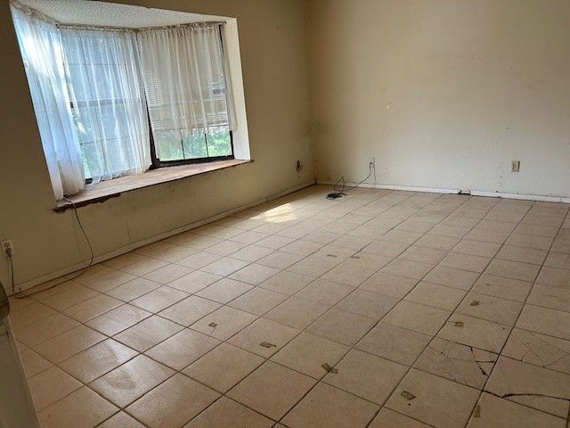 1727 W Doyle Street, Granbury, TX 76048