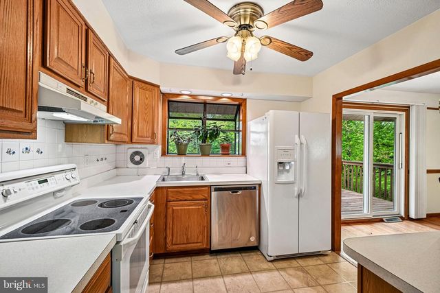 9 PRINCESS AVE, Marlton, NJ 08053