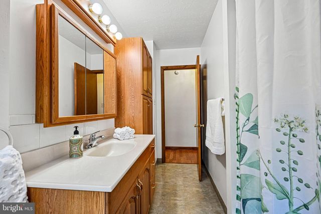 9 PRINCESS AVE, Marlton, NJ 08053