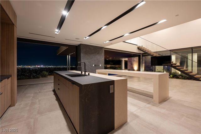 21 Rockstream Drive, Henderson, NV 89012