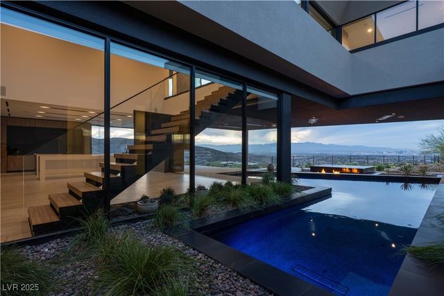 21 Rockstream Drive, Henderson, NV 89012