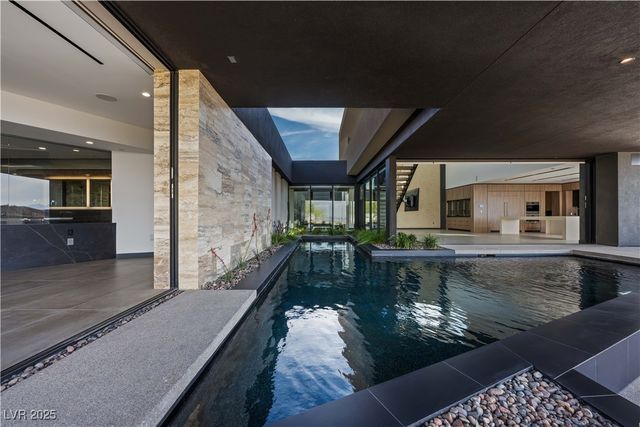 21 Rockstream Drive, Henderson, NV 89012