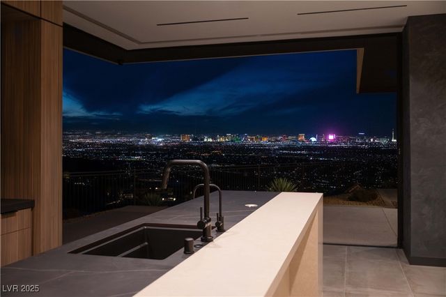 21 Rockstream Drive, Henderson, NV 89012