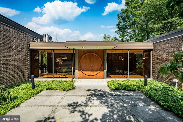 857 BRIARWOOD RD, Newtown Square, PA 19073